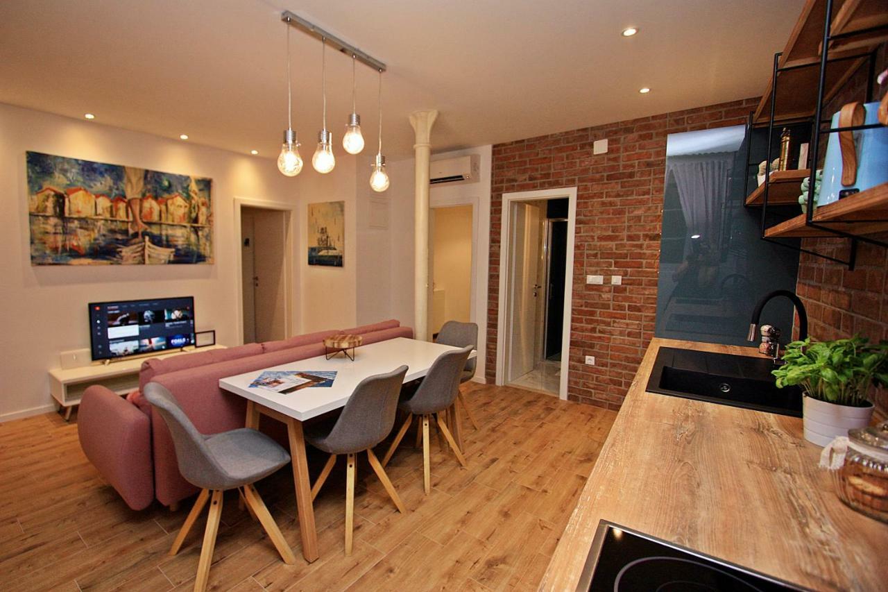 Apartman Michelangelo In The Centar Of Supetar Exterior foto